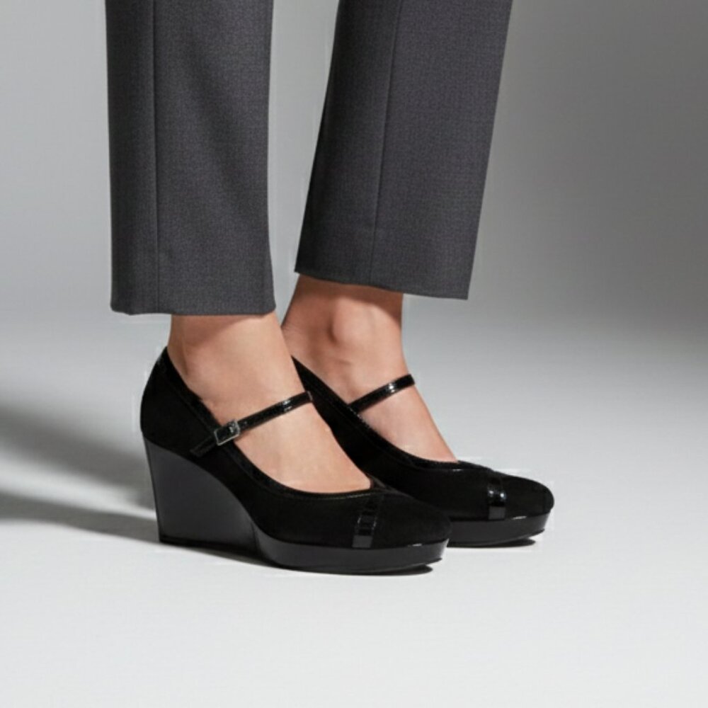 Tahari Black Velvet & Patent Wedge Heels – Size 10